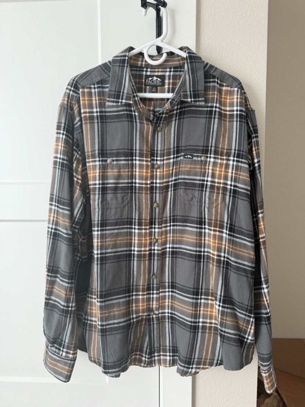 Pacific outfitters size XL Gray& Brown Plaid Flannel Shirt - Classic Button-Down